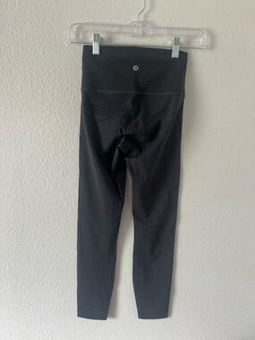 Lululemon Wonder Train Leggings 25” Size 4